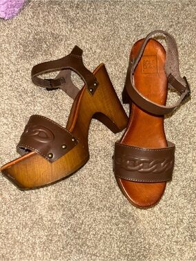 Brown Leather Platform Sandals with Ankle Strap